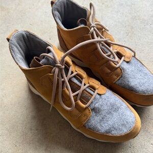 Sorel Gray Wool-Lined Boot Interior with Tan Leather Trim